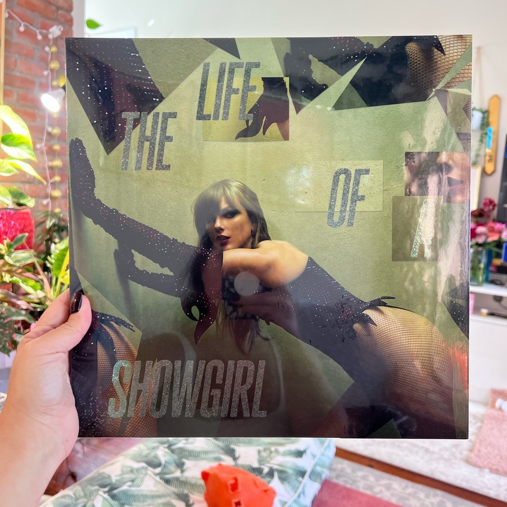 NWT Ts12 Taylor swift. The Life of a Showgirl Wintergreen and Onyx Edition Vinyl
